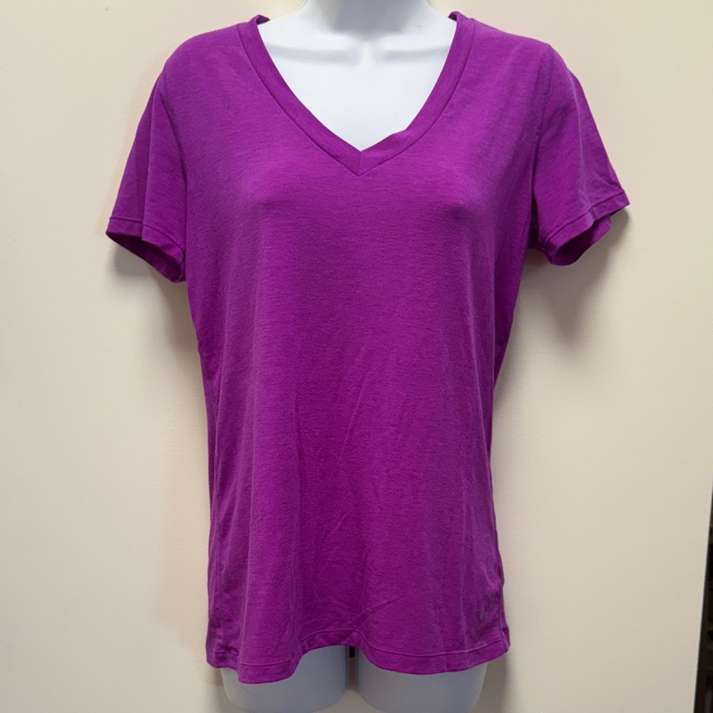 GAP Fushia V-Neck Short Sleeve Tee